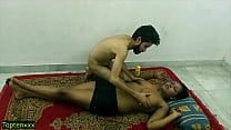 Похотливая молодая брюнетка занимается порно с двумя мужиками в сауне